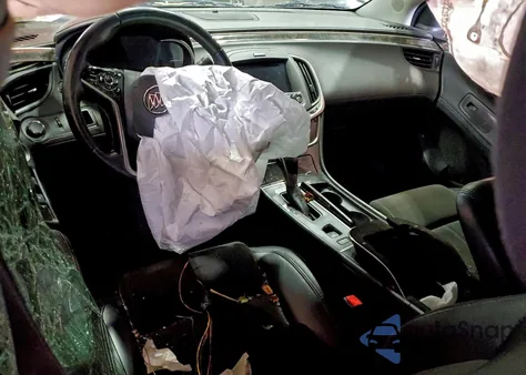 2016 Buick Lacrosse z USA, uszkodzony, nr VIN 1G4GA5G33GF145528